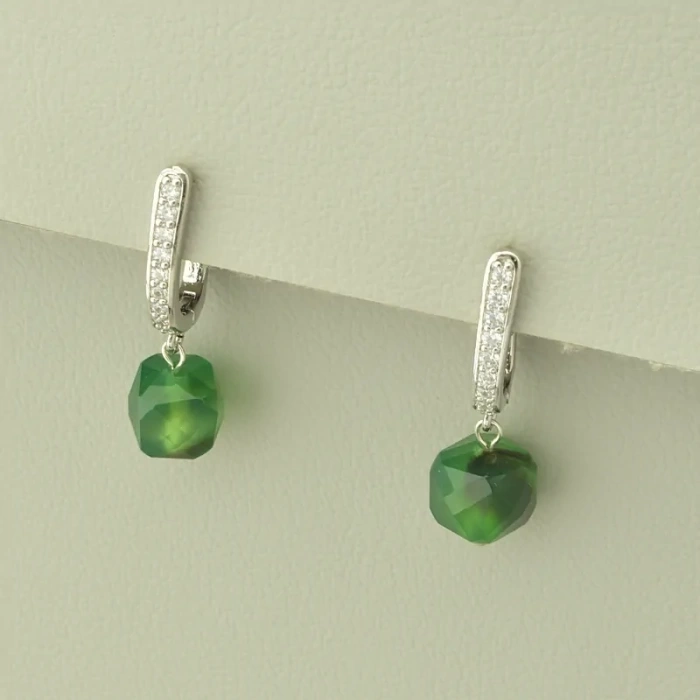 Хризопраз: Камінь гармонії та процвітання